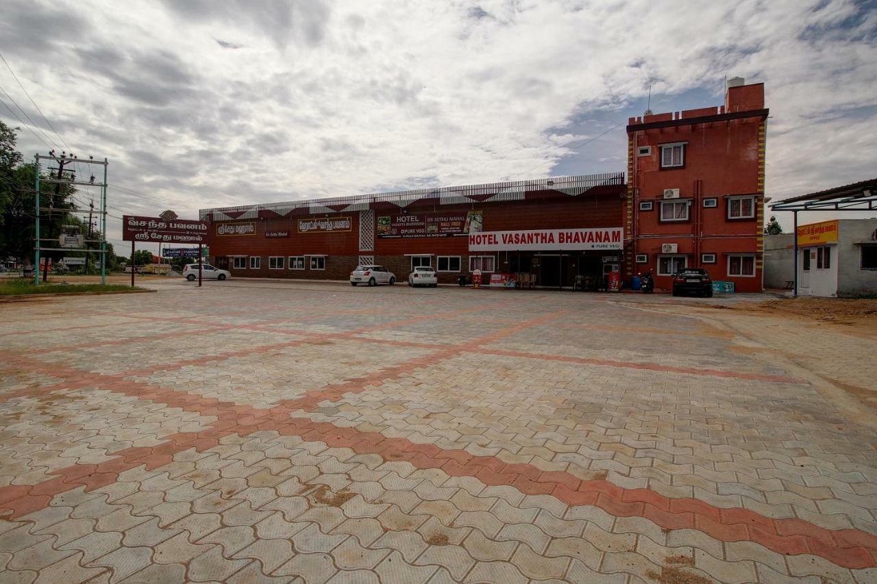 Oyo 42678 Hotel Vasantha Bhavanam Saver Kojambuttúr Kültér fotó